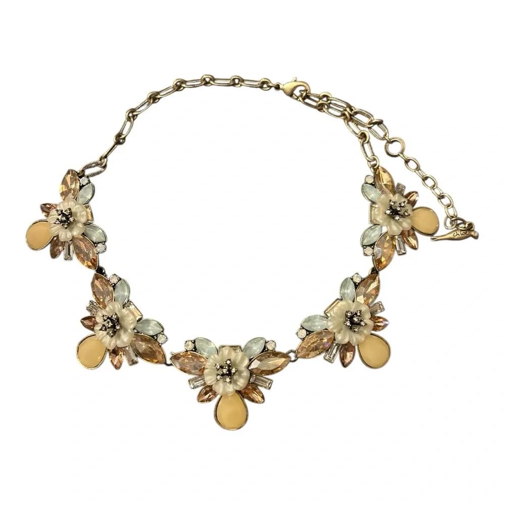 PRETTY CHLOE & ISABEL CHUNKY FLORAL NECKLACE WITH RHINESTONES, BAGUETTES, PEARLS - Picture 1 of 3